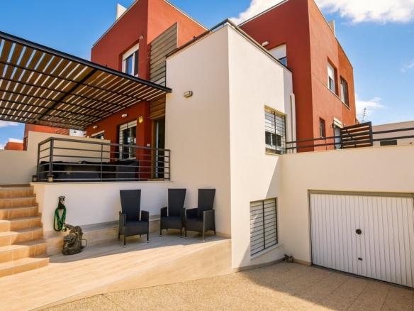 Villa for Sale in Algorfa, Alicante