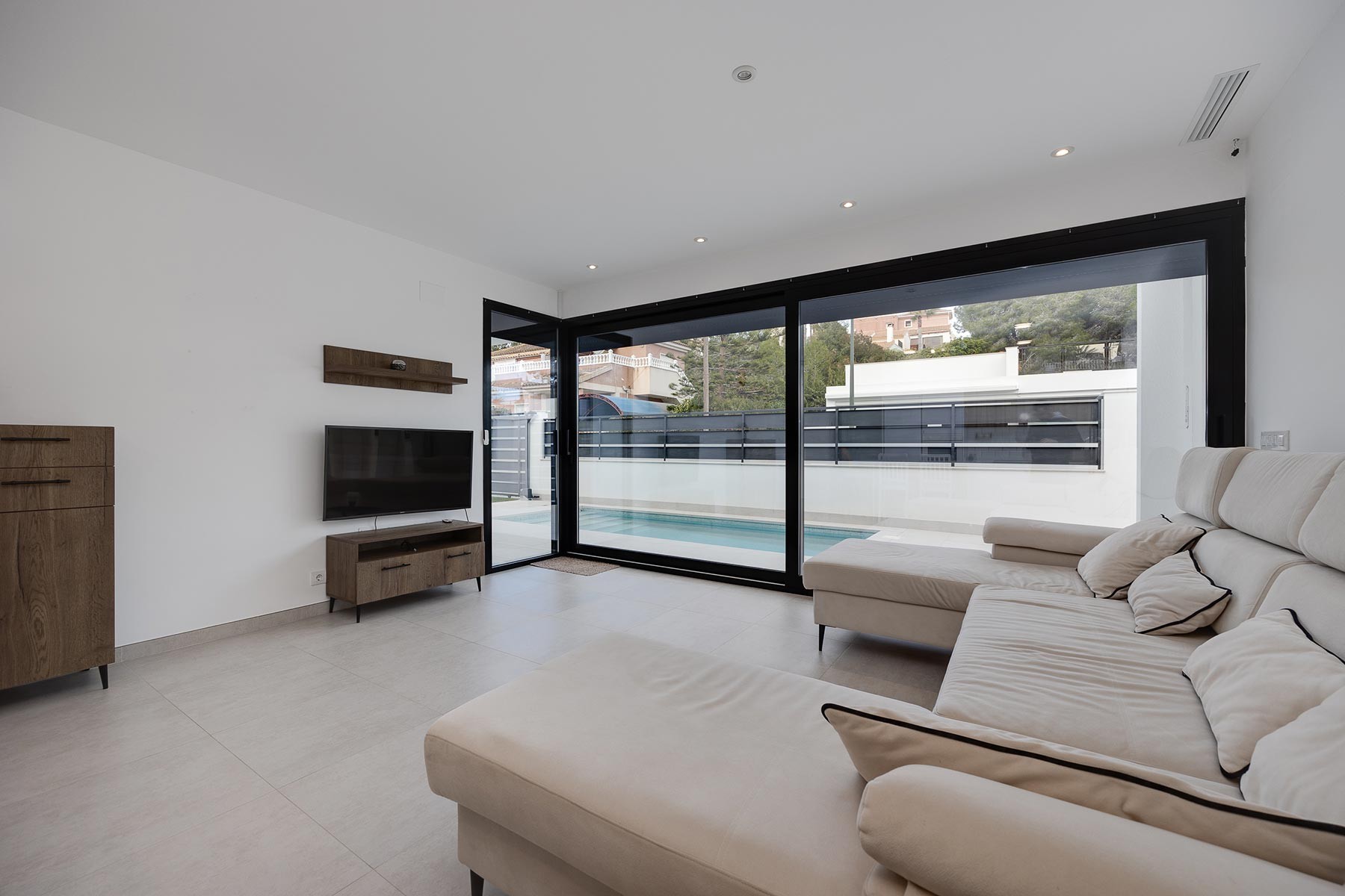 Villa for Sale in Pinar de Campoverde, Alicante