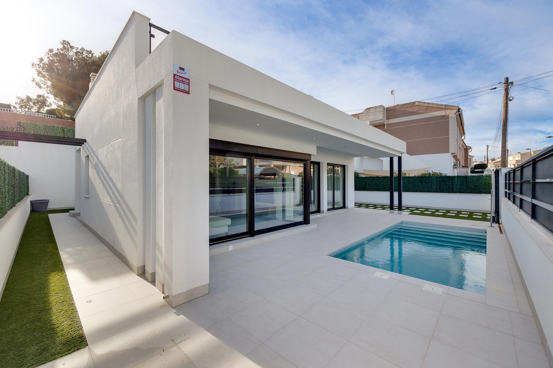 Villa for Sale in Pinar de Campoverde, Alicante
