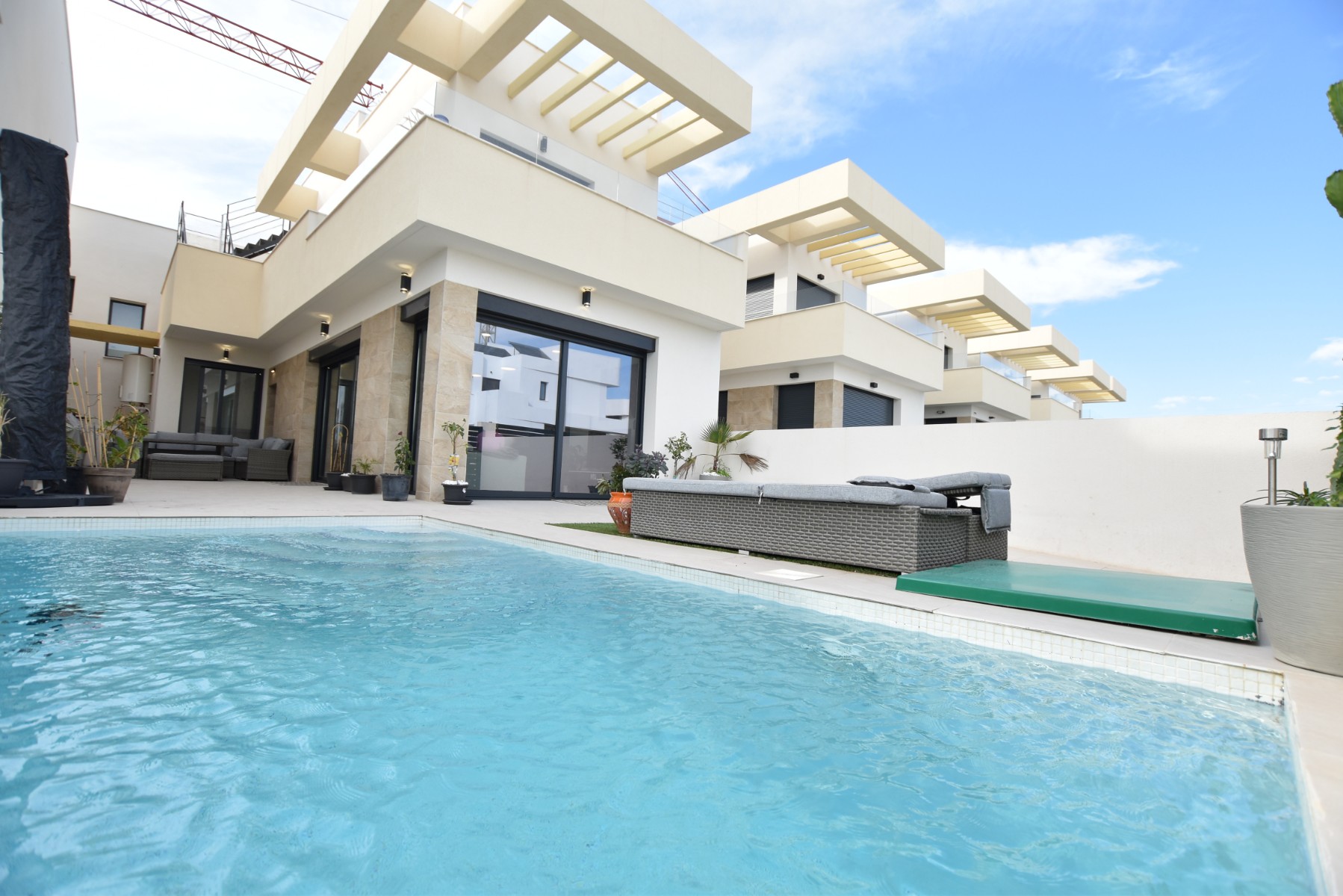 o_1jgf86lgufrn1vc71b8i1dm41tl554 Villa for Sale in Los Montesinos, Alicante