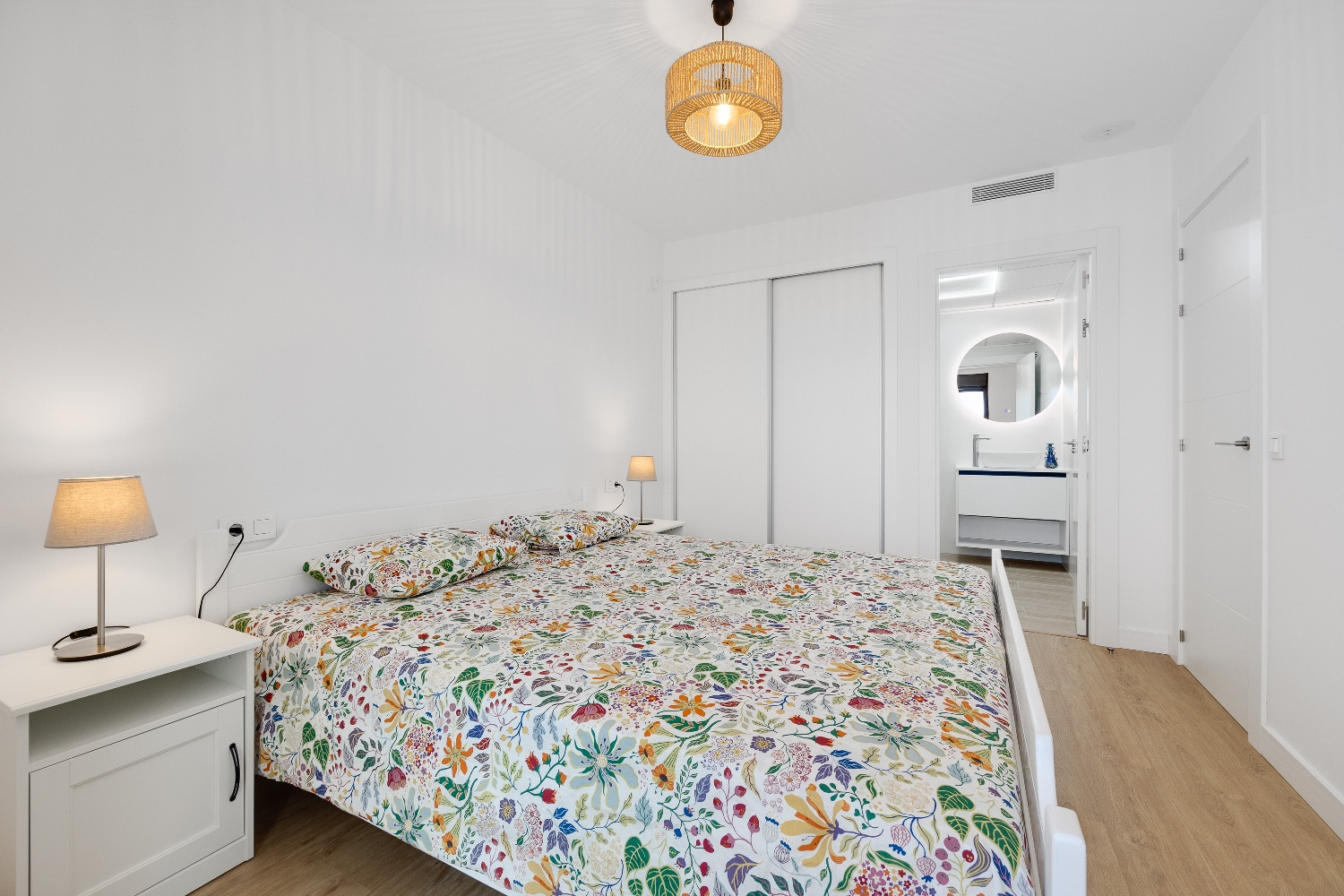 Apartment for Sale in Villamartin, Alicante