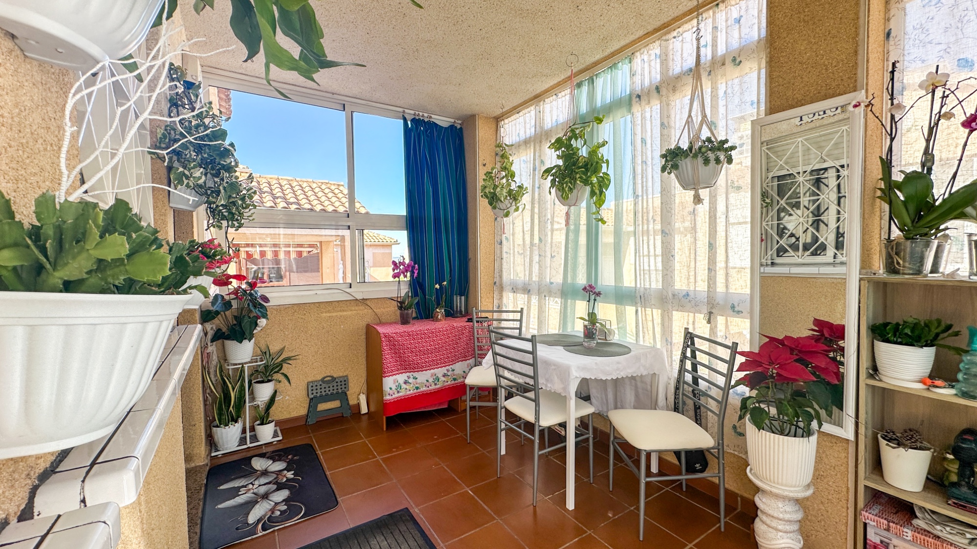 o_1jh3ra0bs1h1o1p6q121u2k1u9h2n Bungalow for Sale in Torrevieja, Alicante