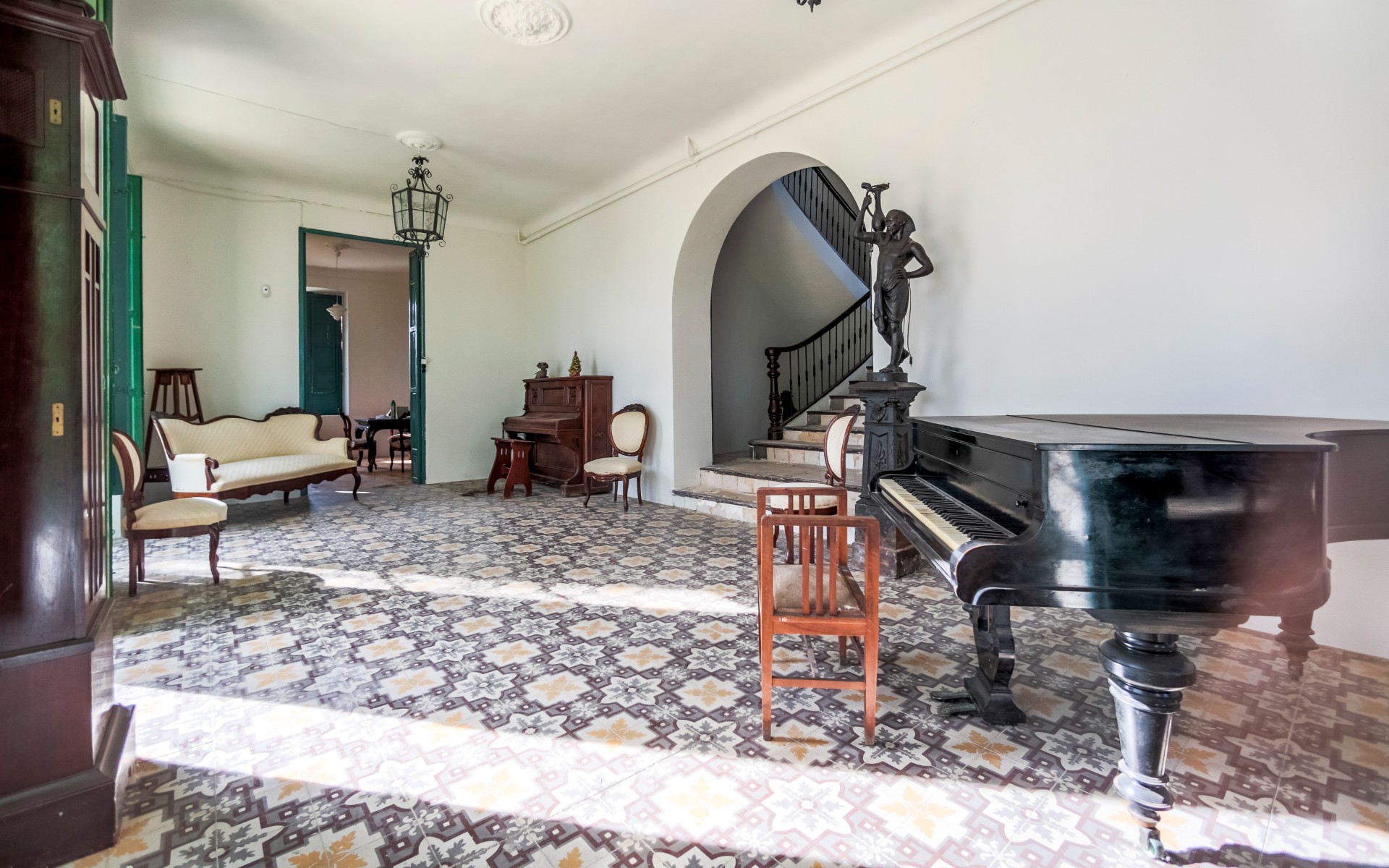 Villa for Sale in Alicante, Alicante