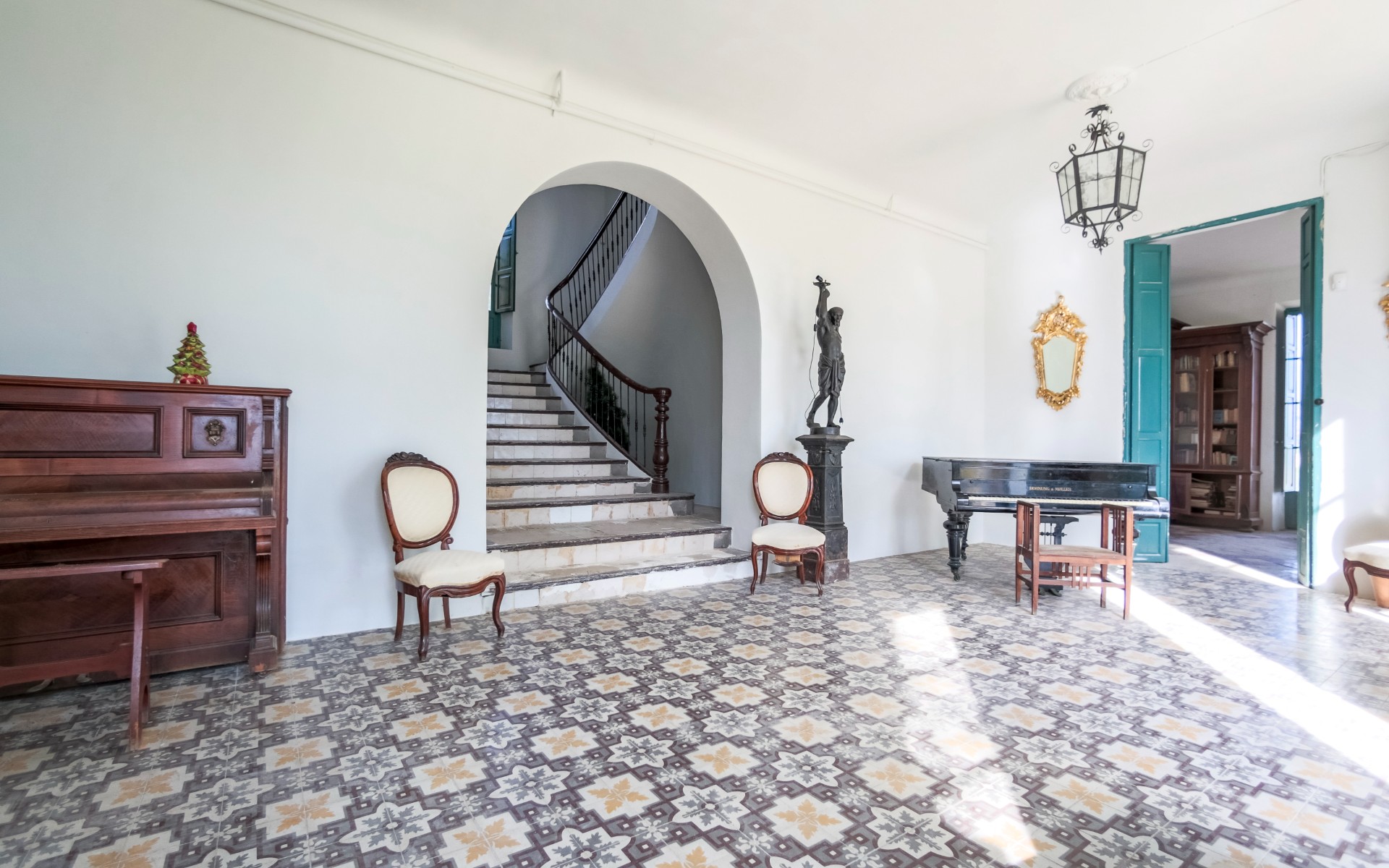 Villa for Sale in Alicante, Alicante