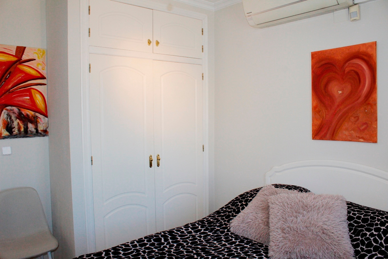 Villa for Sale in Villamartin, Alicante