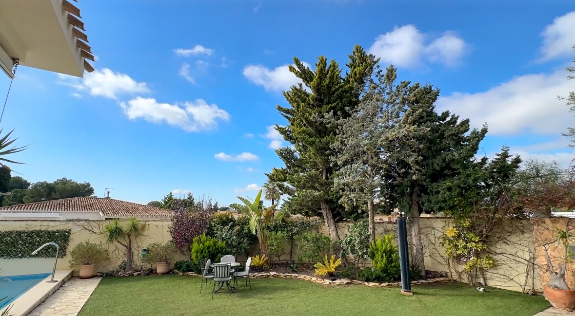 Villa for Sale in Dehesa de Campoamor, Alicante
