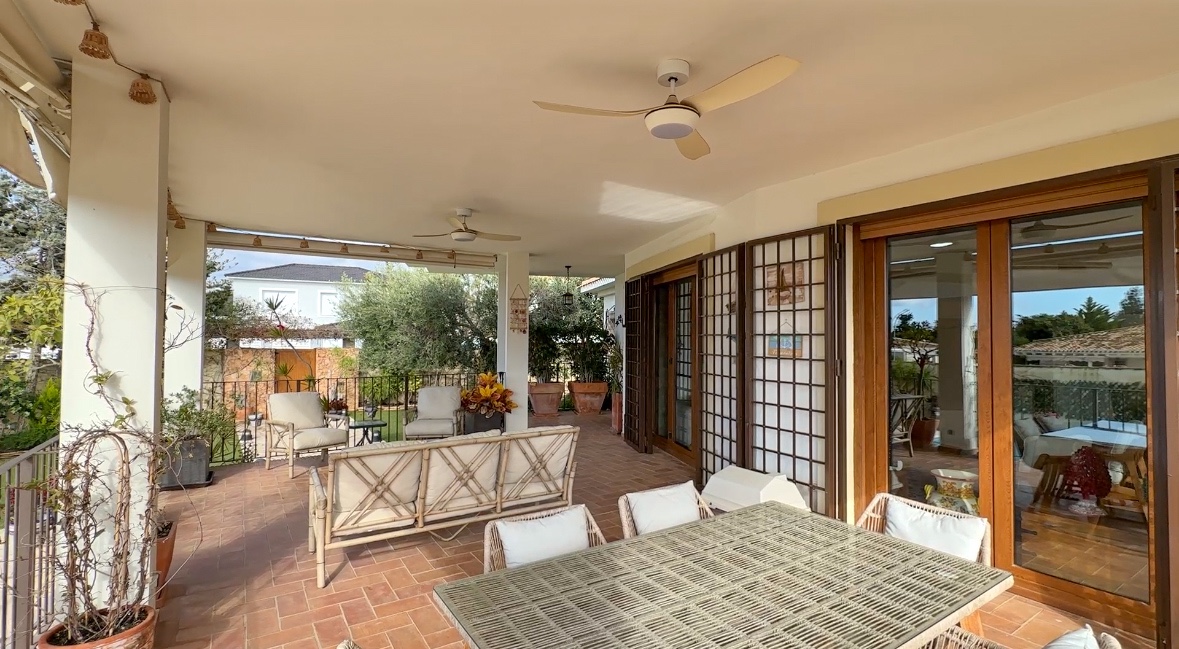 Villa for Sale in Dehesa de Campoamor, Alicante