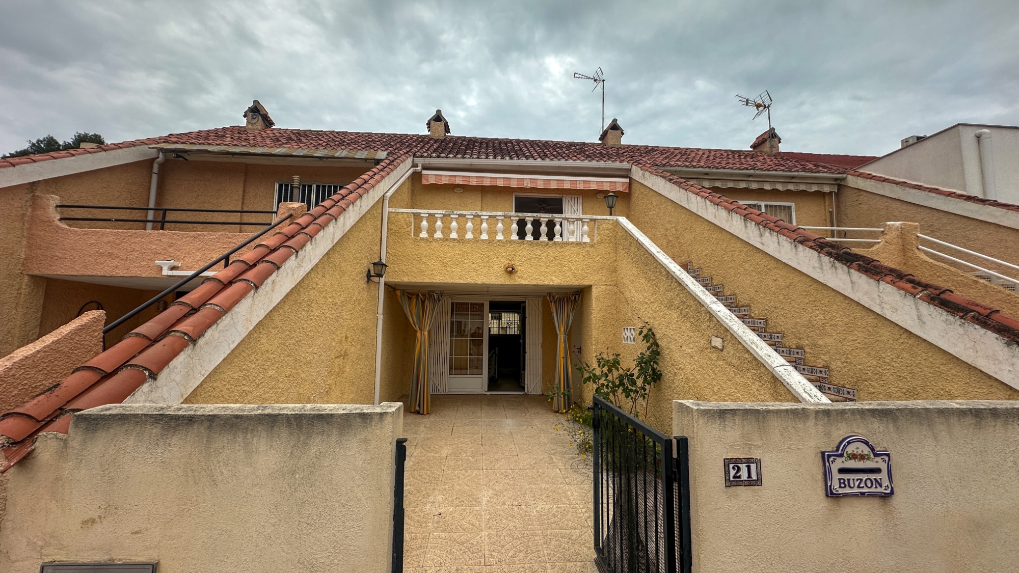 o_1jkku1oq51r2m1kqt1t47j2s1ogm3s Town House for Sale in Torrevieja, Alicante
