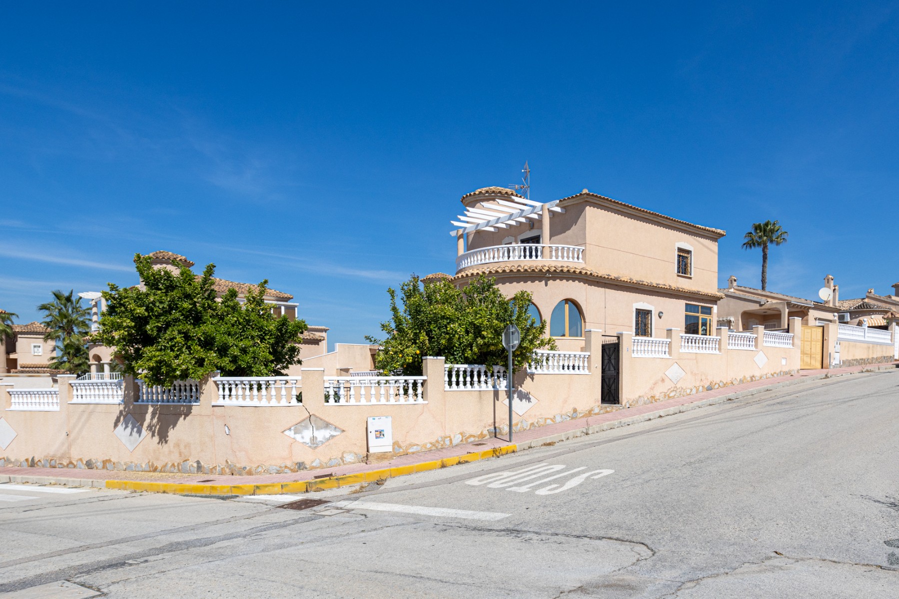 Villa for Sale in Benijofar, Alicante