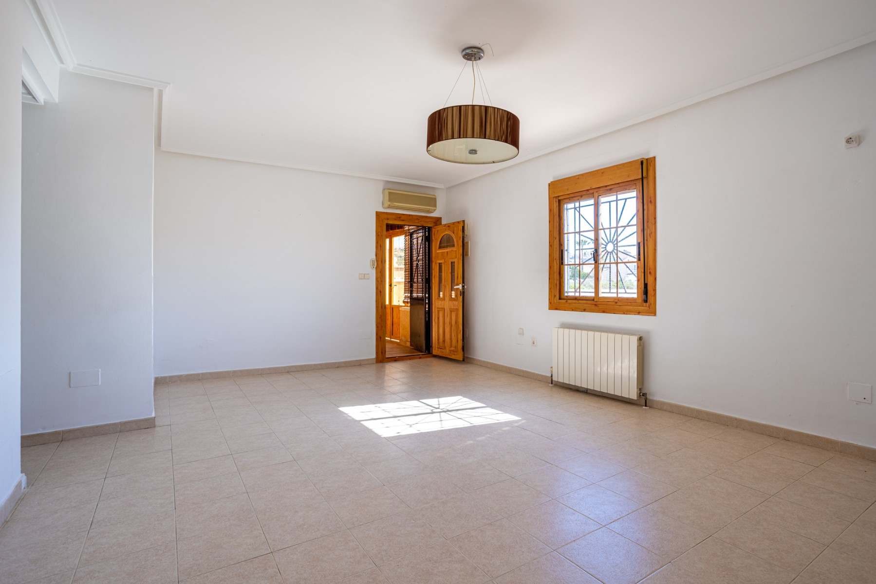 Villa for Sale in Benijofar, Alicante