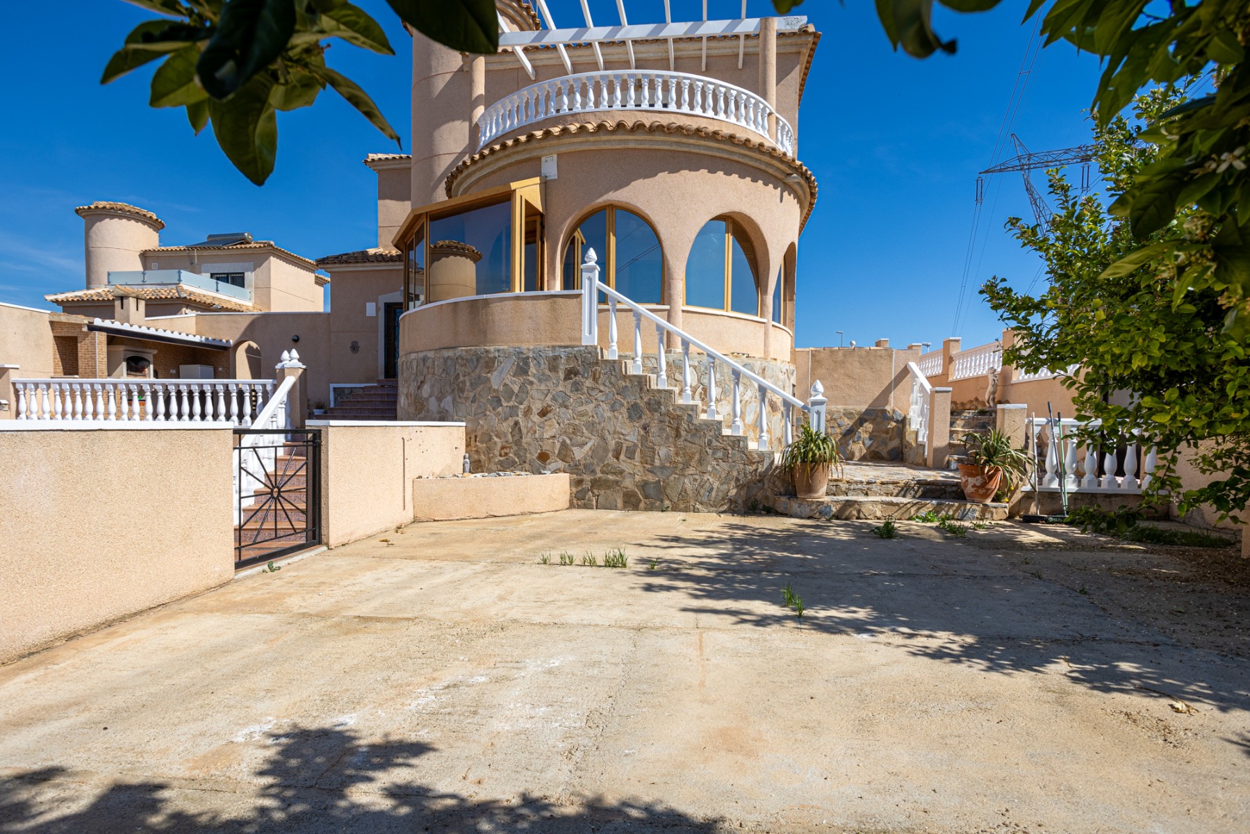 Villa for Sale in Benijofar, Alicante