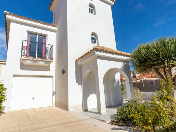 Villa for Sale in Los Balcones, Alicante