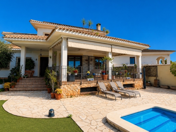 Villa for Sale in Dehesa de Campoamor, Alicante