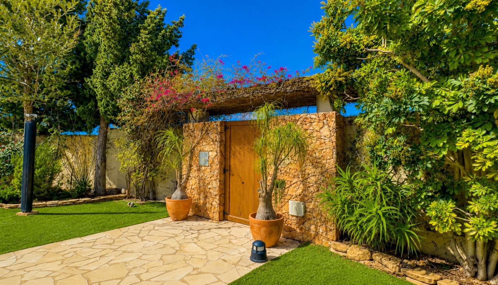 Villa for Sale in Dehesa de Campoamor, Alicante
