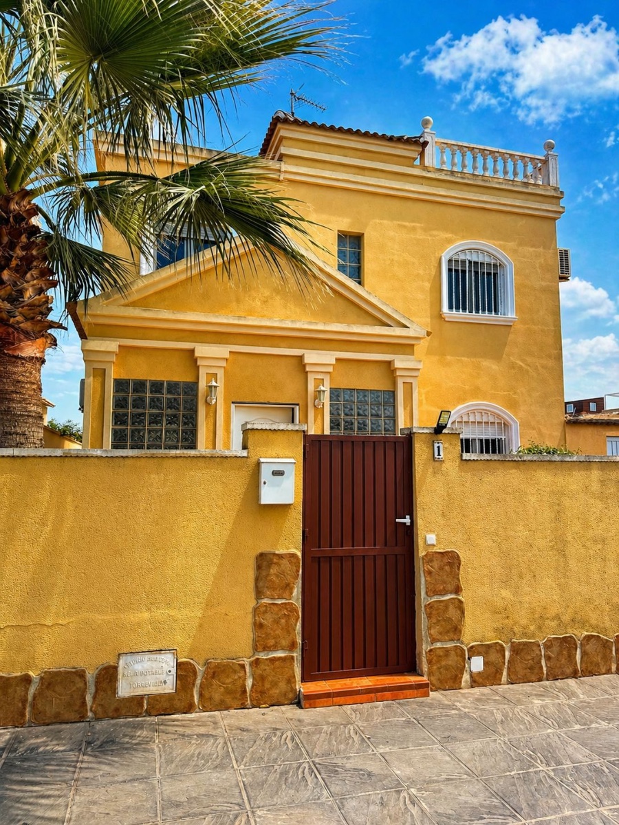 Villa for Sale in Torrevieja, Alicante