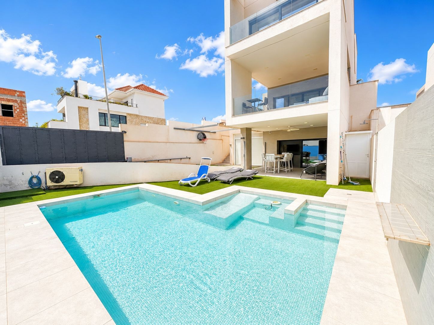 Villa for Sale in Benijofar, Alicante