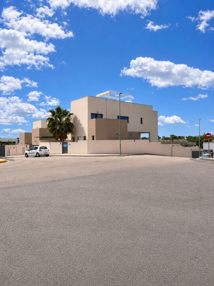 Villa for Sale in Benijofar, Alicante