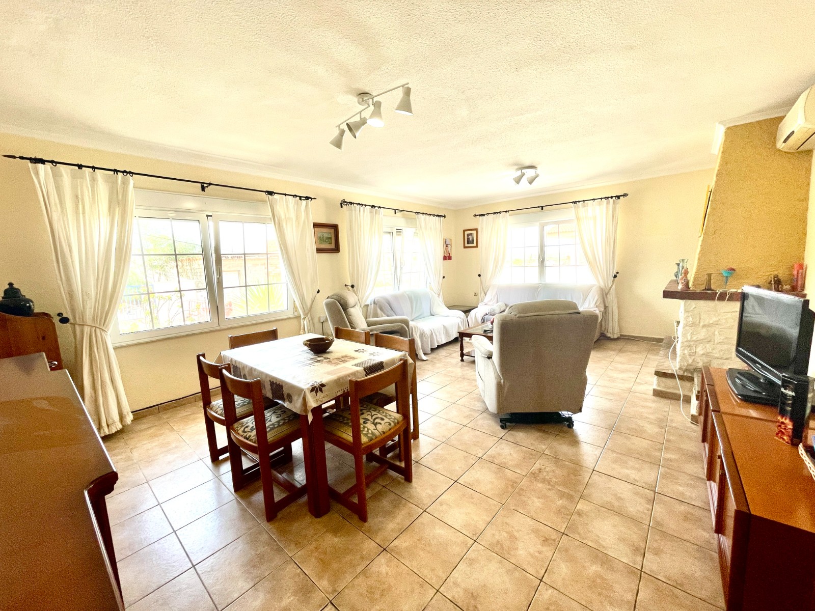 Villa for Sale in Benijofar, Alicante