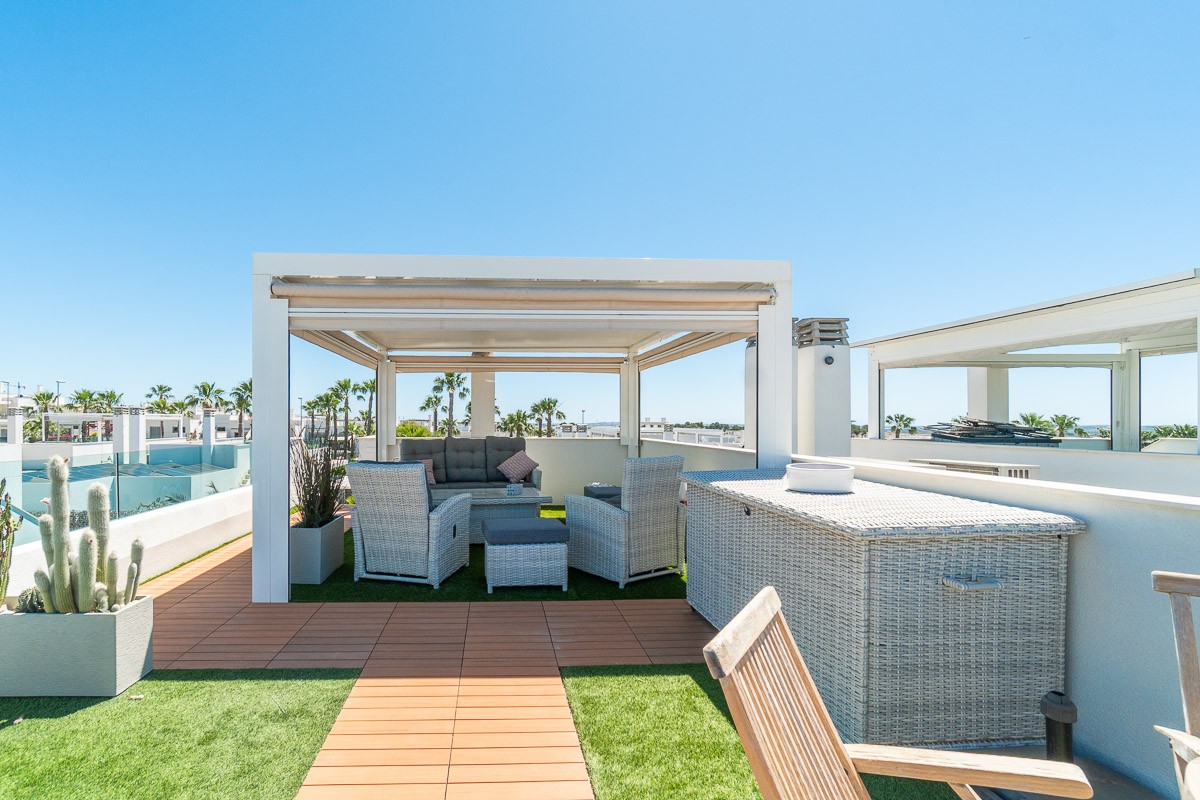 Villa for Sale in Vistabella Golf Entre Naranjos, Alicante