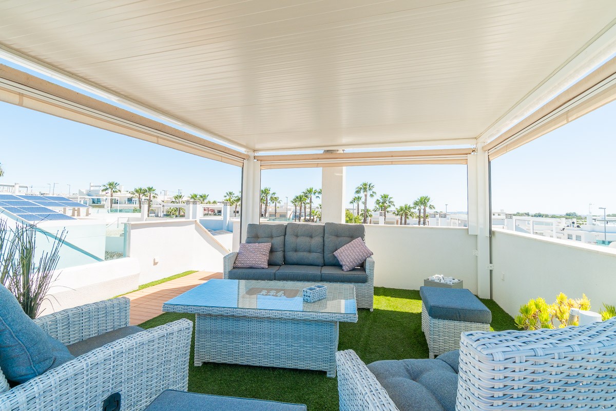 Villa for Sale in Vistabella Golf Entre Naranjos, Alicante