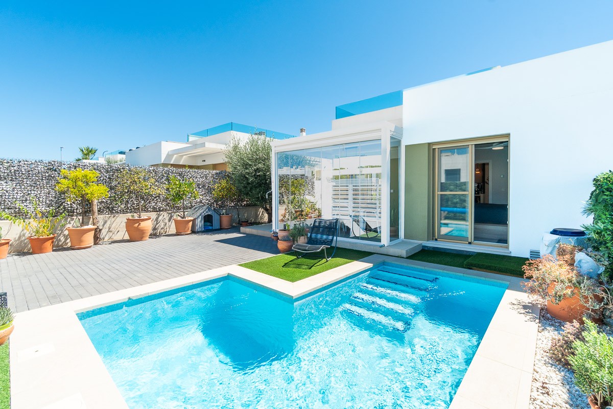 o_1jphqju9k1gc2r4fe1lnb2ub31 Villa for Sale in Vistabella Golf Entre Naranjos, Alicante