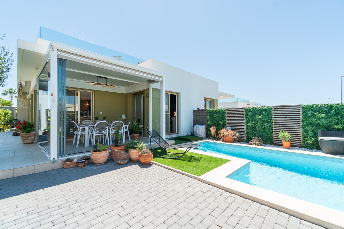 Villa for Sale in Vistabella Golf Entre Naranjos, Alicante