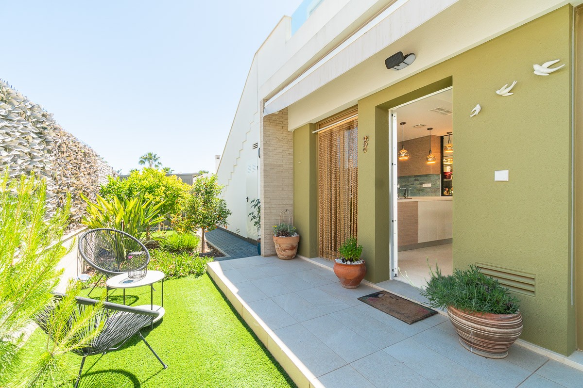 Villa for Sale in Vistabella Golf Entre Naranjos, Alicante
