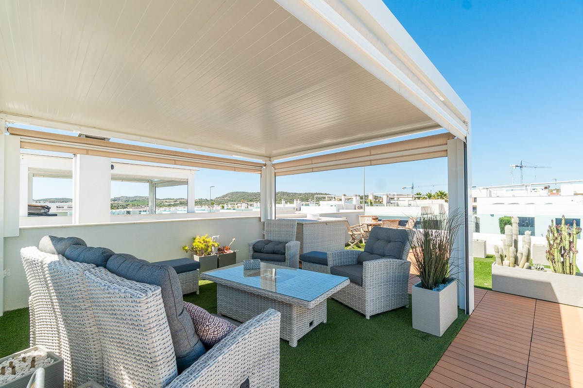 Villa for Sale in Vistabella Golf Entre Naranjos, Alicante
