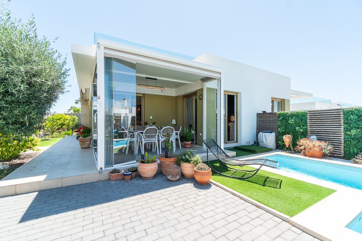 Villa for Sale in Vistabella Golf Entre Naranjos, Alicante