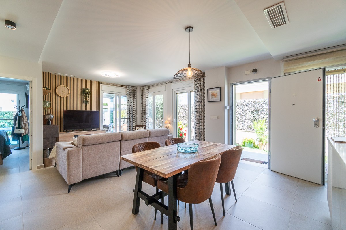 Villa for Sale in Vistabella Golf Entre Naranjos, Alicante
