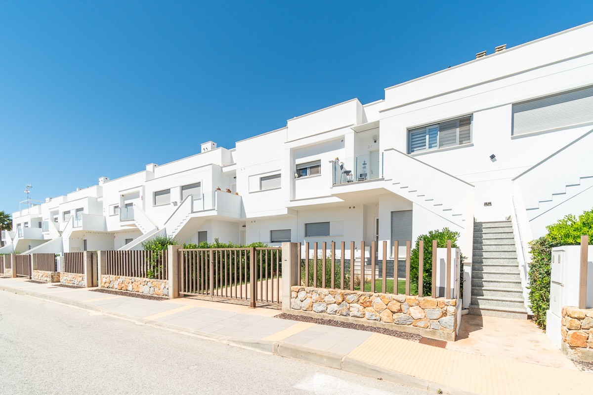 o_1jphvjjrk1066grkpsuaqe4st46 Bungalow for Sale in Vistabella Golf Entre Naranjos, Alicante