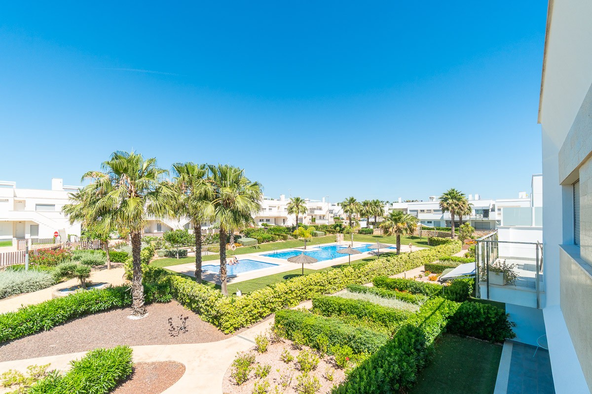 Bungalow for Sale in Vistabella Golf Entre Naranjos, Alicante