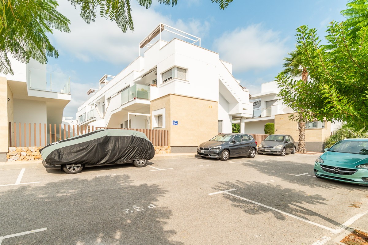 Bungalow for Sale in Vistabella Golf Entre Naranjos, Alicante