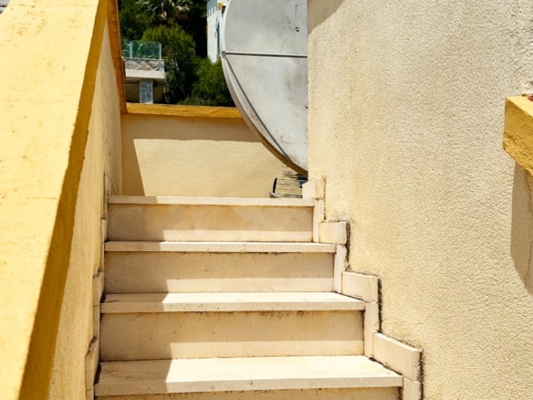 584