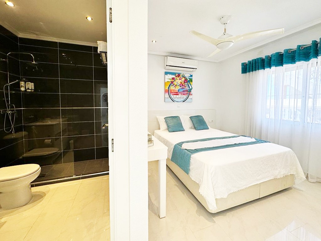 Villa for Sale in San Miguel de Salinas, Alicante
