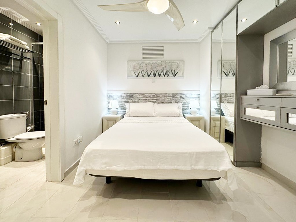 Villa for Sale in San Miguel de Salinas, Alicante