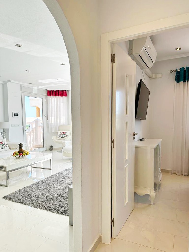 Villa for Sale in San Miguel de Salinas, Alicante