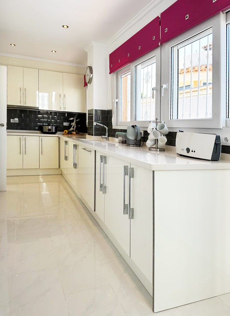 Villa for Sale in San Miguel de Salinas, Alicante
