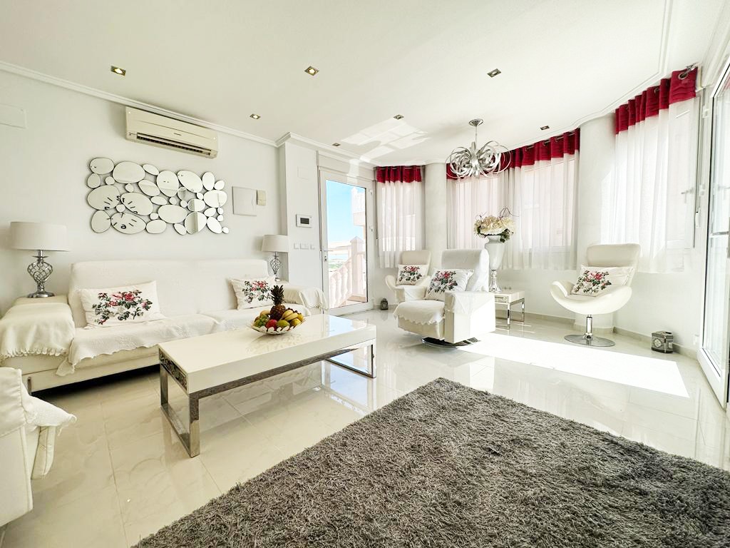 Villa for Sale in San Miguel de Salinas, Alicante