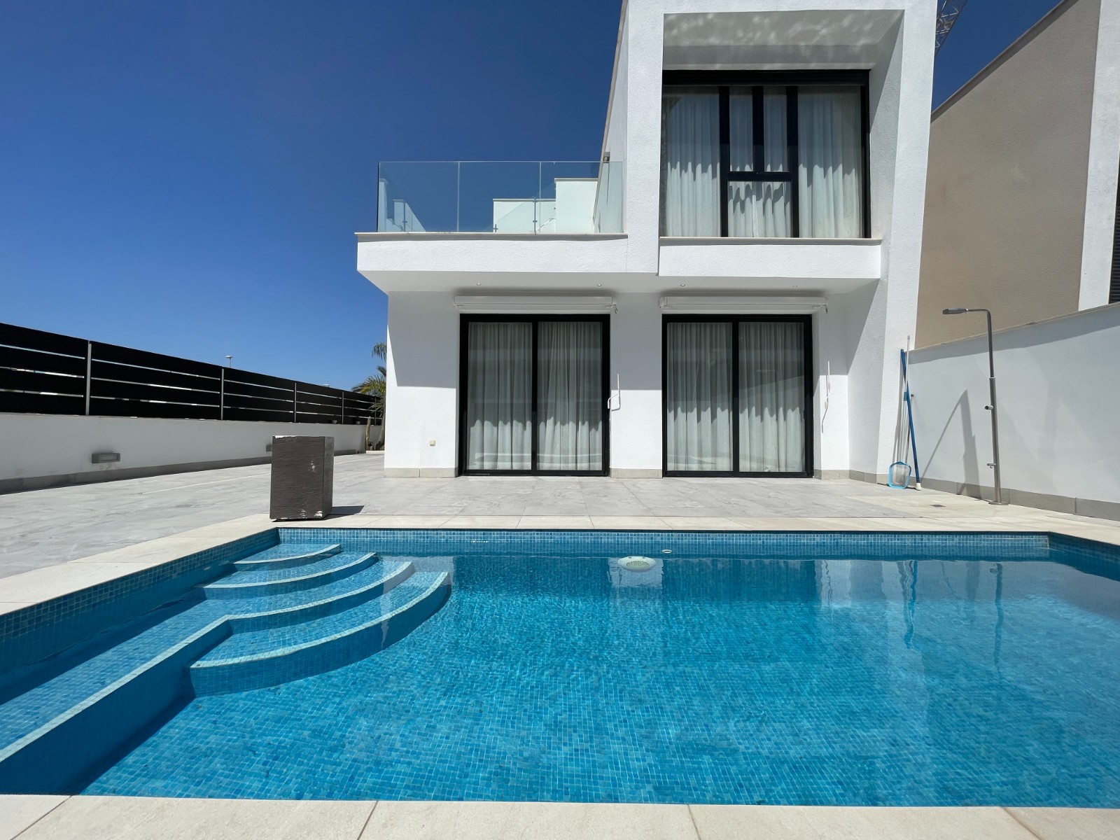 o_1jr5f6l791i7fviq1r5e1sku7eu29 Villa for Sale in Benijofar, Alicante