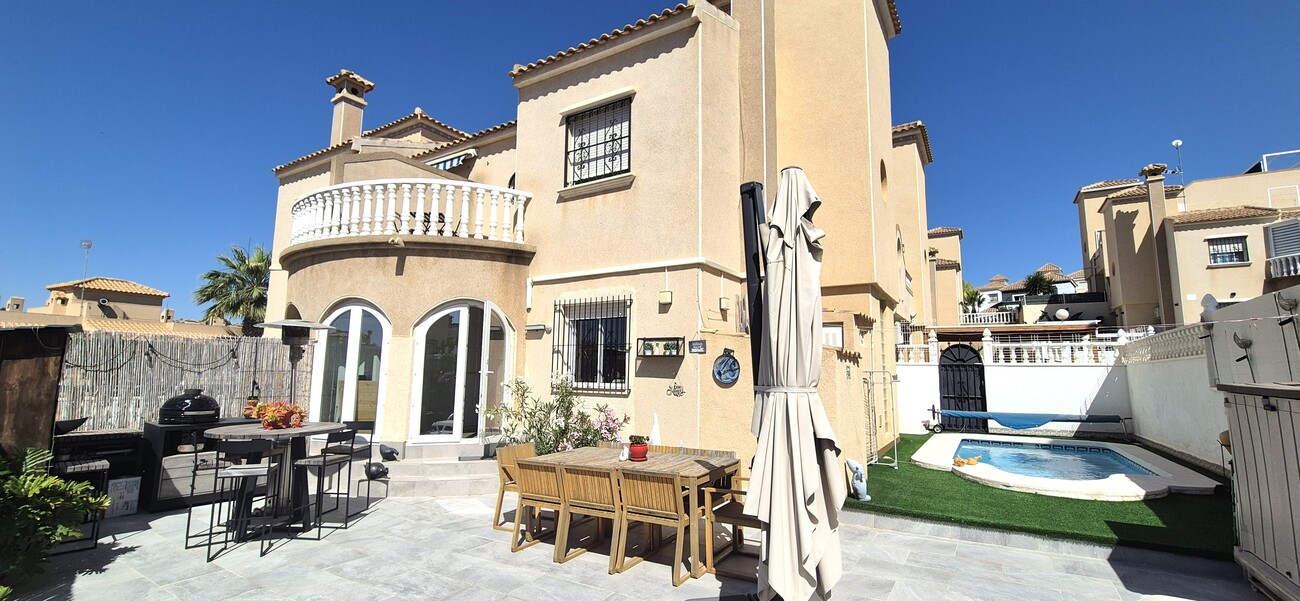 Quad House for Sale in El Galan, Alicante