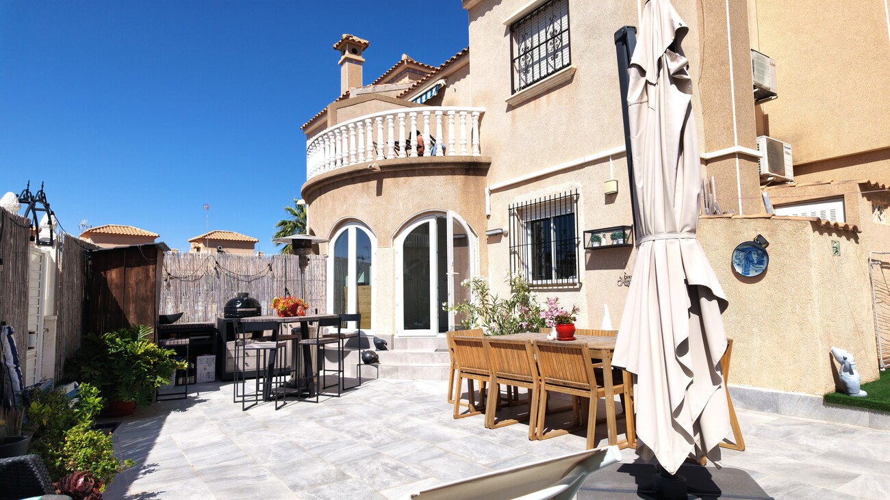 Quad House for Sale in El Galan, Alicante