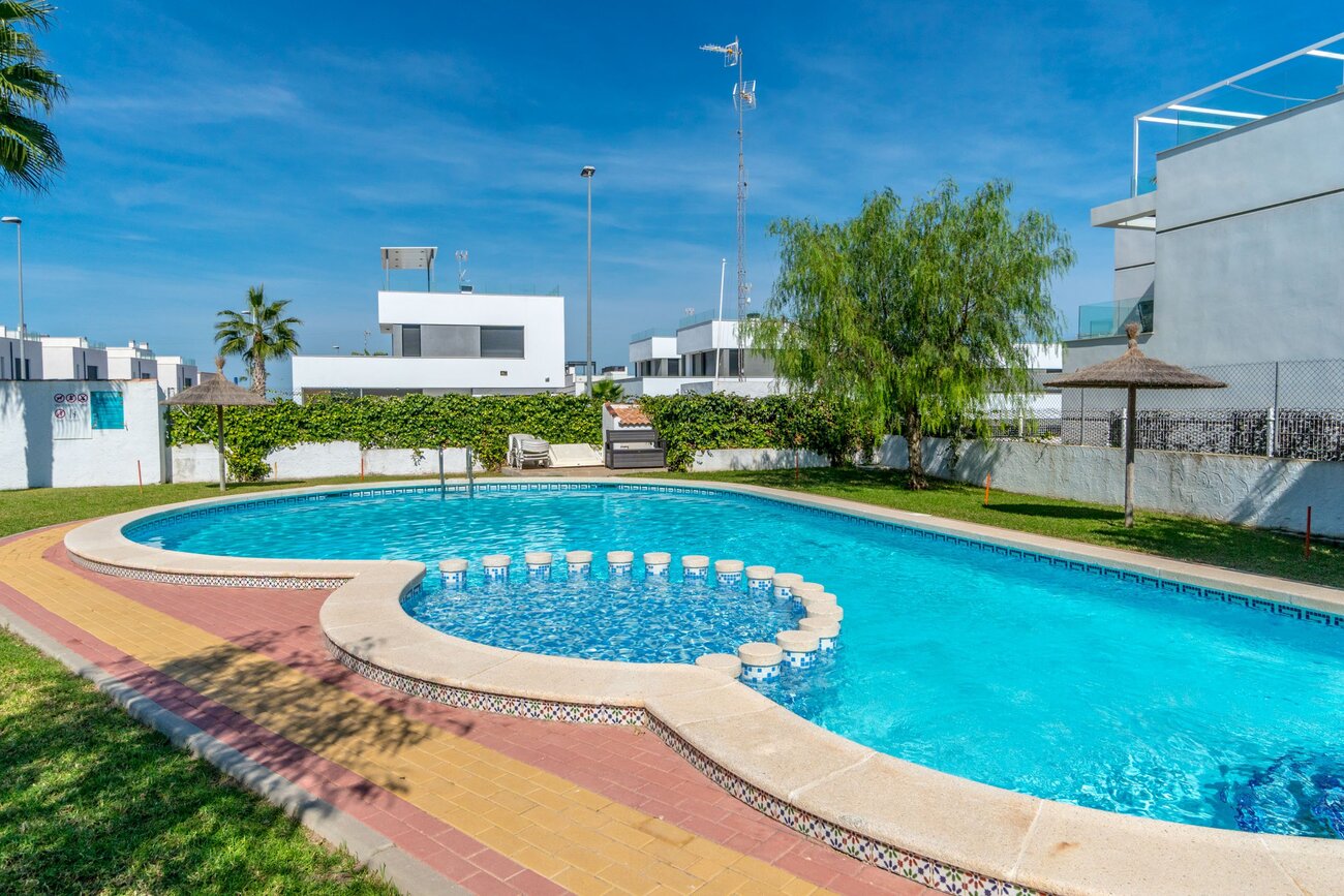 Semi Detached for Sale in Villamartin, Alicante