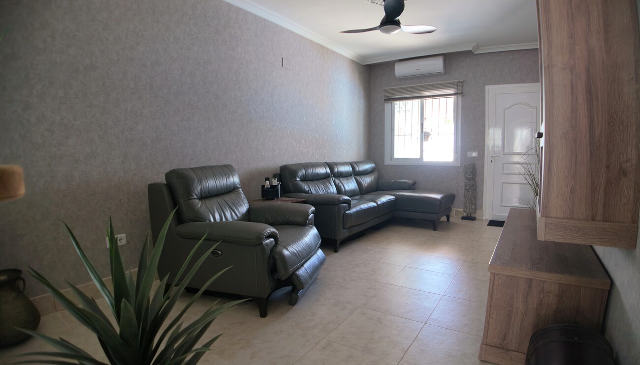 Semi Detached for Sale in Villamartin, Alicante