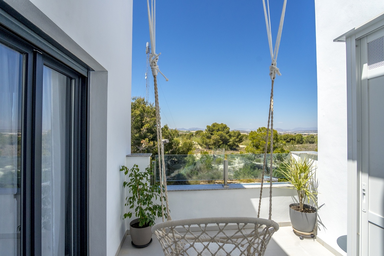 Town House for Sale in Villamartin, Alicante