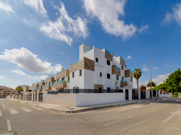 Town House for Sale in Villamartin, Alicante