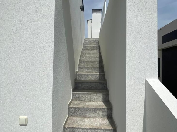 584
