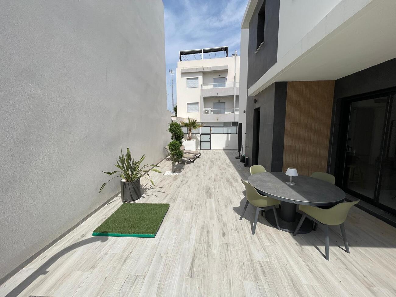 Villa for Sale in Benijofar, Alicante