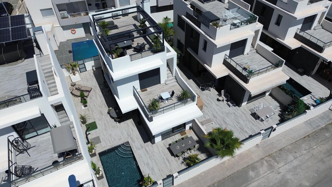 Villa for Sale in Benijofar, Alicante