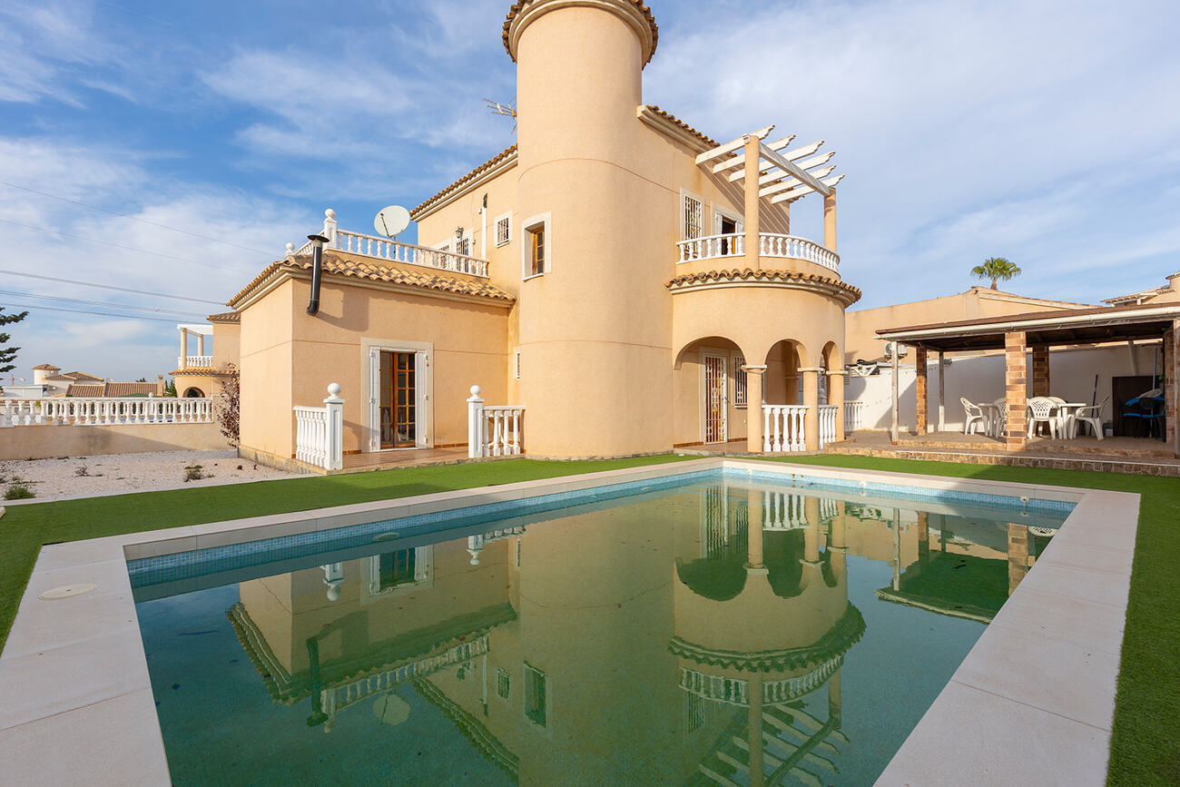 NABIL CIUDAD QUESADA Villa for Sale in Ciudad Quesada, Alicante